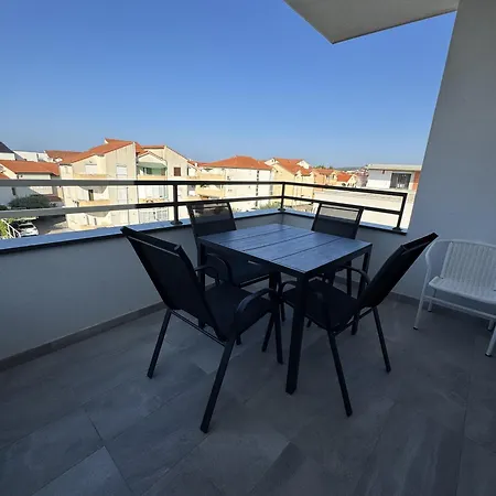 Apartment Luxury B *